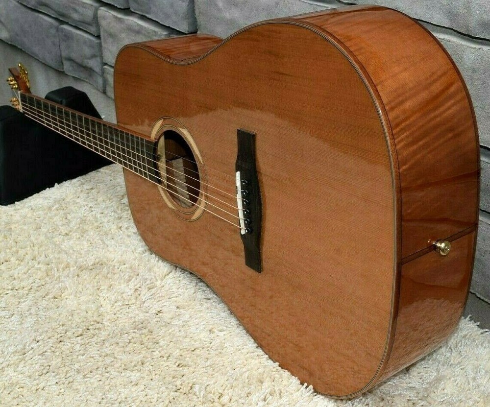 Acoustic Guitar New model Solid Cedar Top, (Canadian brand)