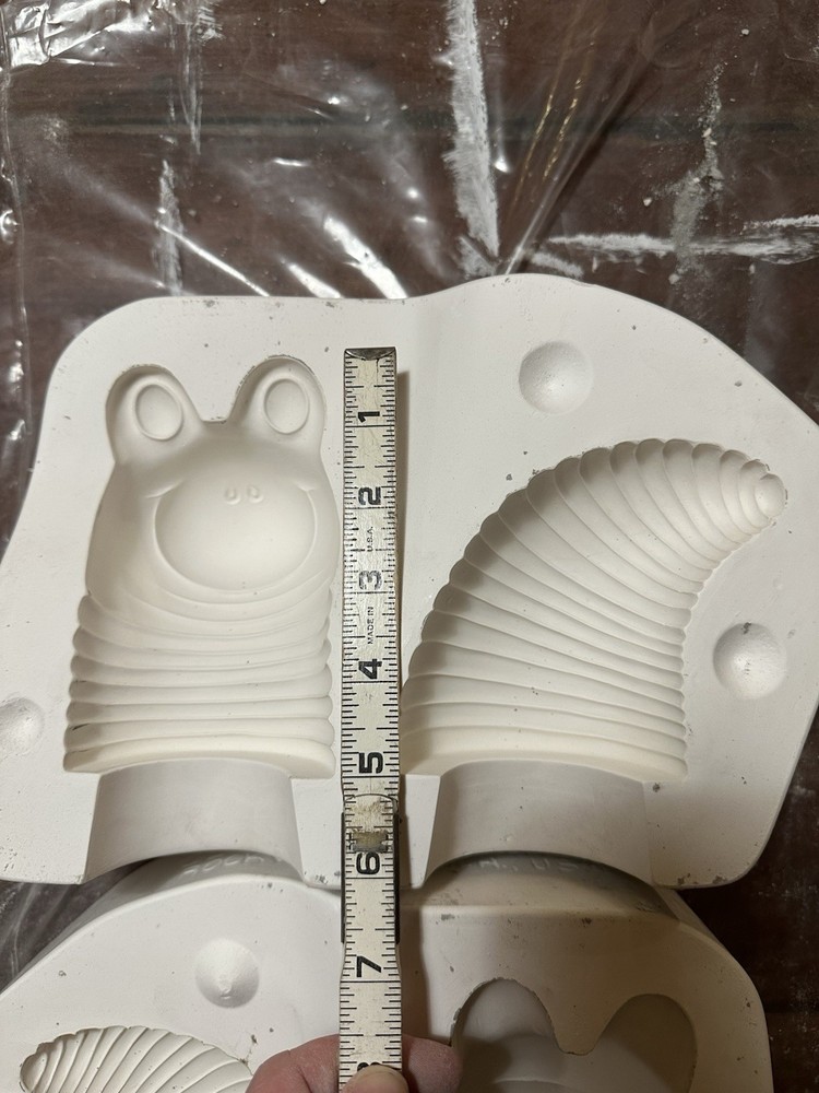 (#2) Clay Magic Inc 2009 Medium Worm Head And Tail 3138 Slip Mold
