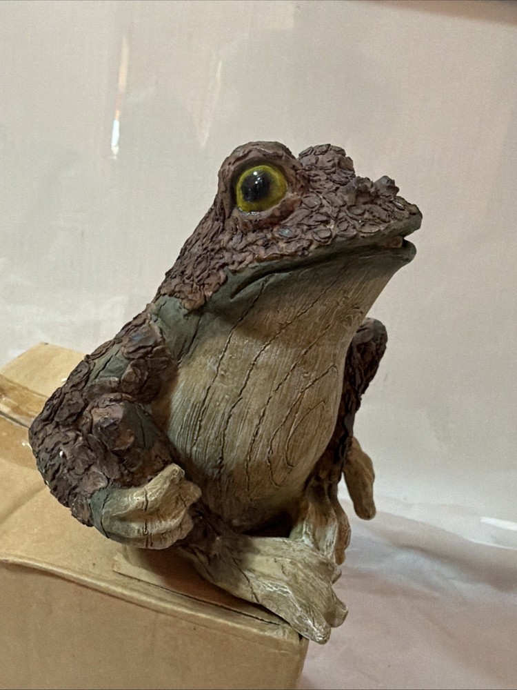 Frog Statue 7” x 6.5”