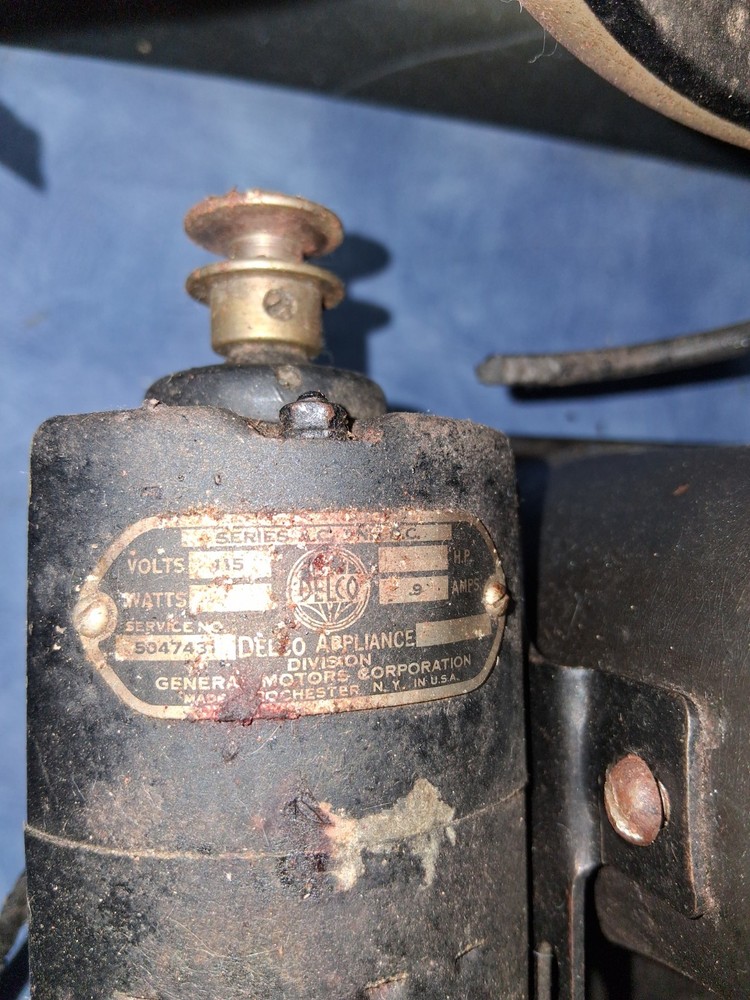 Old Singer Sewing Machine With Box