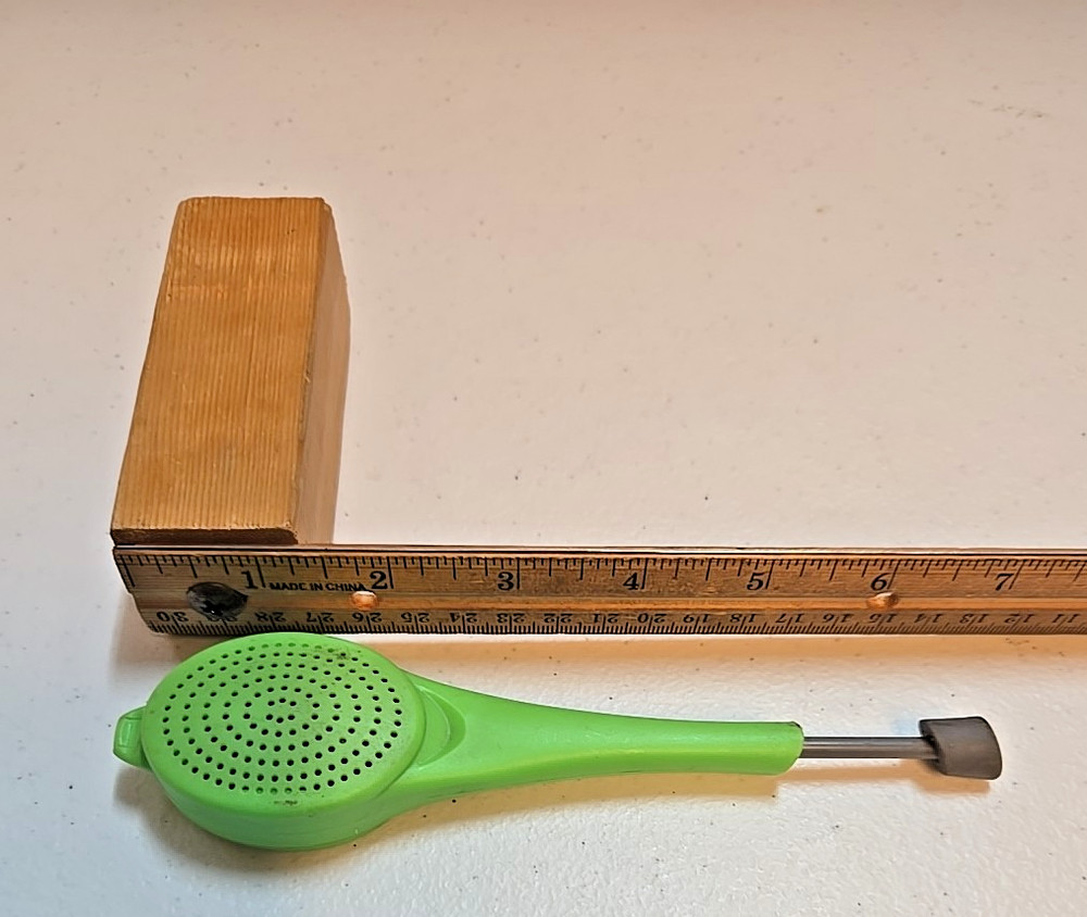 Green Plastic Loose Leaf Tea Infuser w/ Built in Plunger