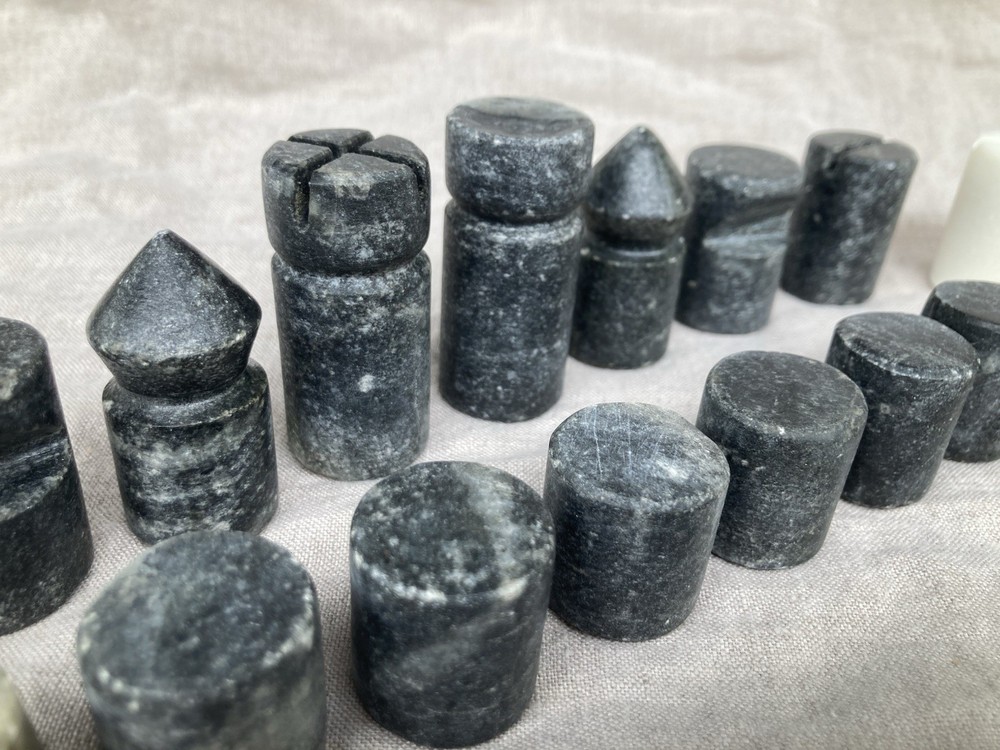 Solid Marble Chess Set Cylinder Shaped Black & White Pieces