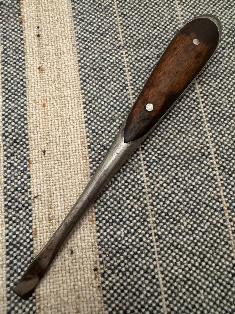 Perfect Handle Old Split Wood Screwdriver - Small - Unmarked Old