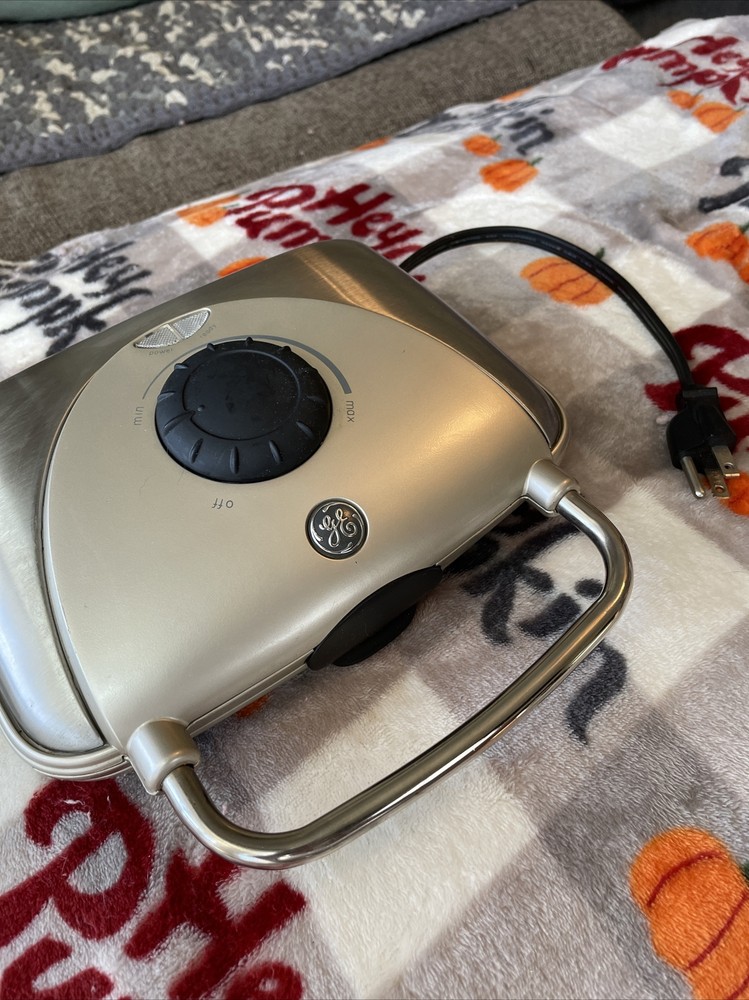 GE Waffle Maker Iron Works Easy Use #169056 Electric