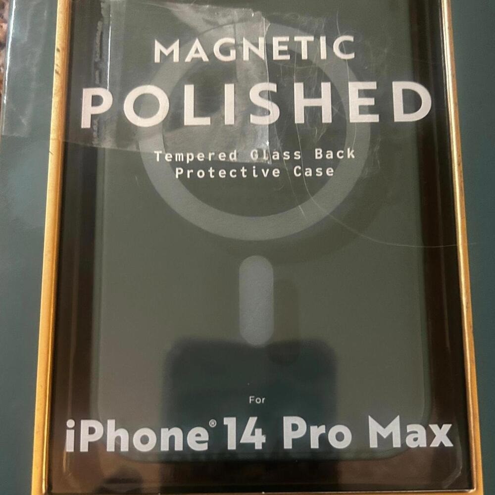 Green Magnetic Protective Phone Case iPhone 14 Max (NWT)