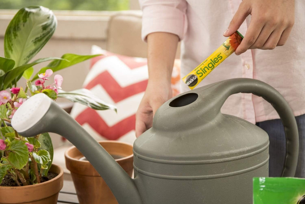 Miracle-Gro Watering Can Singles Includes 24 Pre Measured Packets (6 Pack)