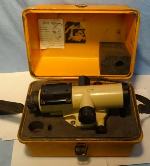 ** DAVID WHITE - Automatic Level - AL8-22 - Model 8883 - with CASE - works **
