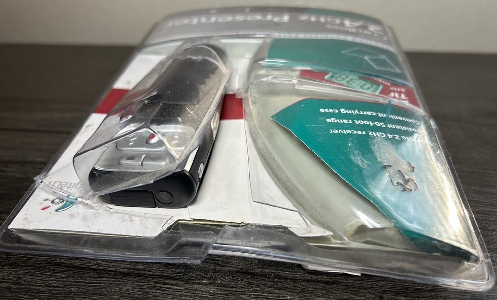 *OPEN BOX* Logitech 2.4 GHz Cordless Presenter With LCD Timer - Damaged Package