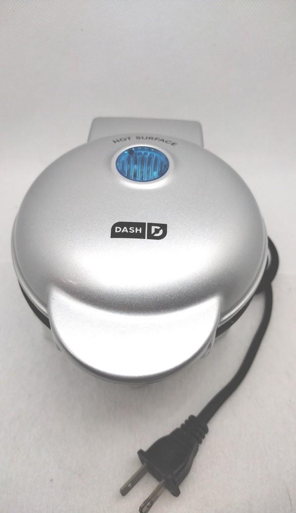 Dash Mini Maker Griddle Silver Retro Model DMS001SL Easy Bake Kitchen Appliances