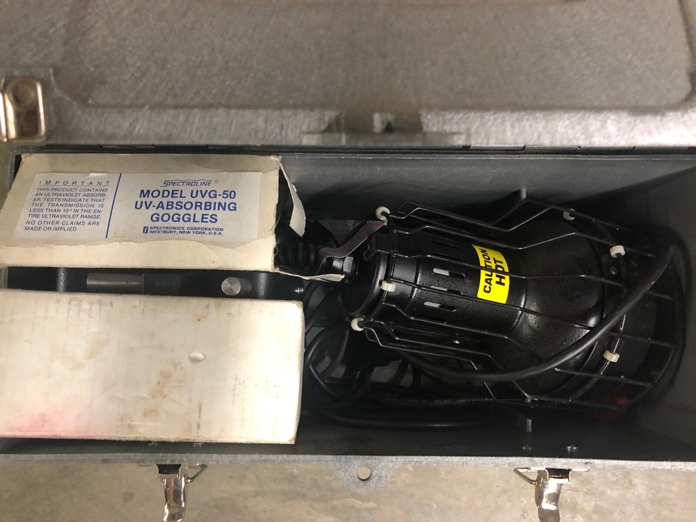 SPECTROLINE MODEL CC-120A, UV LIGHT FOR TESTING LEAKS