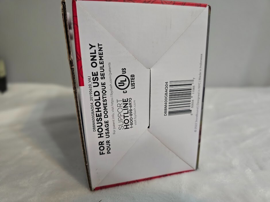 Brand New DASH Egg Bite Maker 420 Watts / 4 Silicone Molds / Red