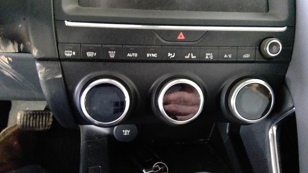 Used A/C Selector Switch fits: 2019 Jaguar E-pace front dash mounted w/heated wi