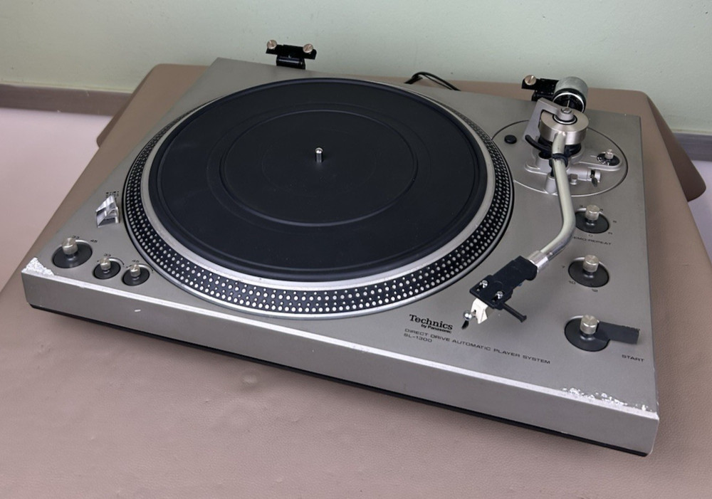 TECHNICS SL-1300 Turntable