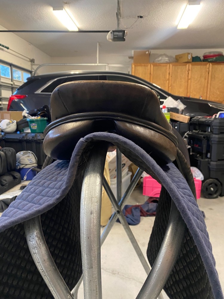 DG Stackhouse Jump Saddle 17”