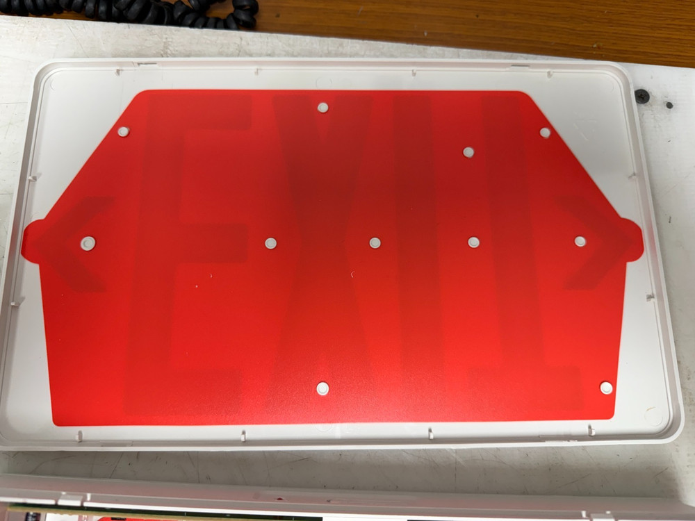 👀 NEW THOMAS & BETTS PLASTIC SELF POWERED RED LED EXIT SIGN QLXN500RN