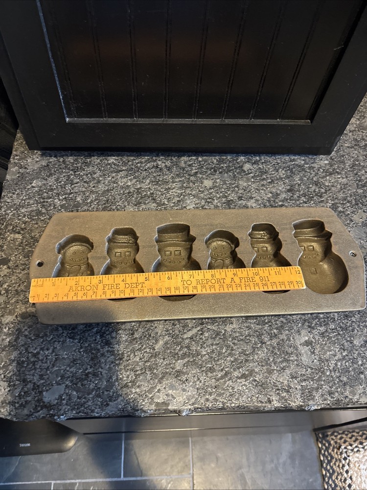 Cast Iron Snowmen Baking Pan