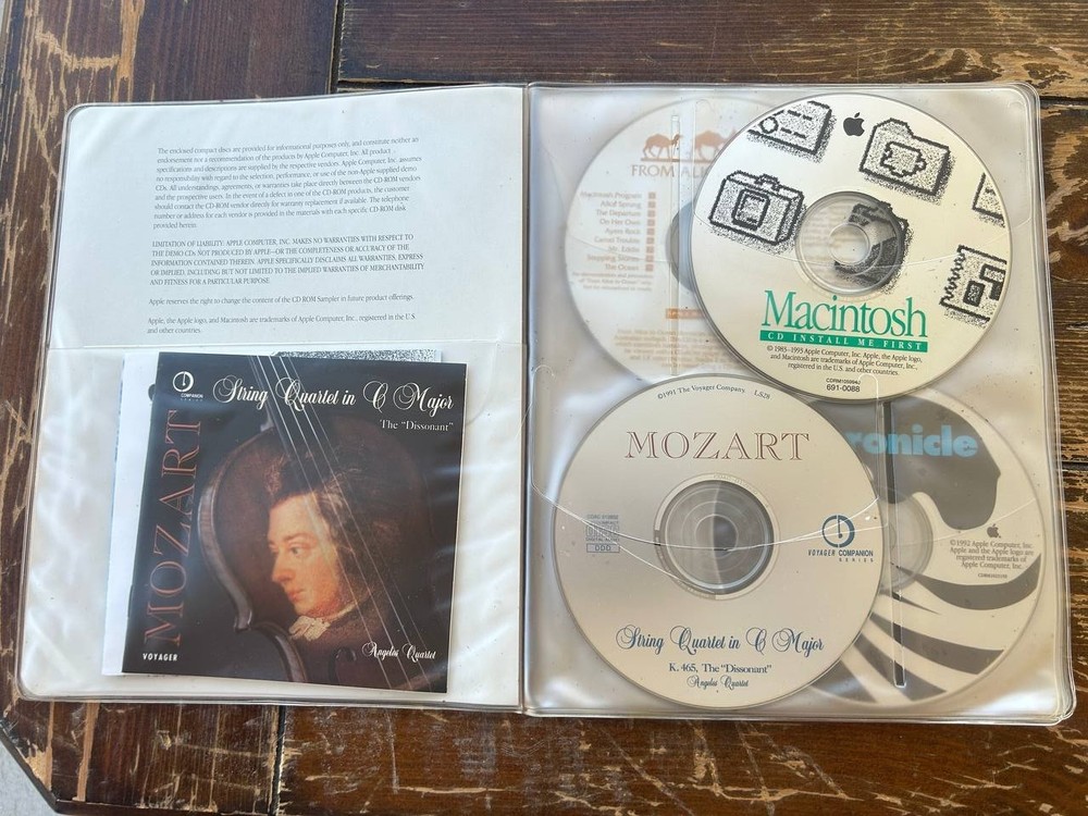 Apple Macintosh Compact Discs CD-ROM Sampler Lot w Case Nautilus Kodak