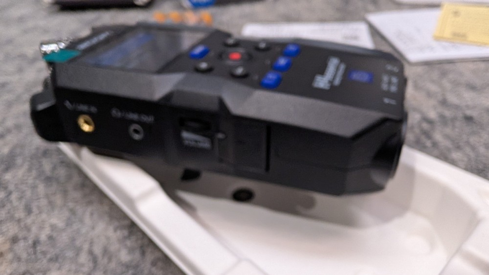 Zoom H4essential Handy Recorder 32-Bit Float 4-Track Handheld Digital Bundle