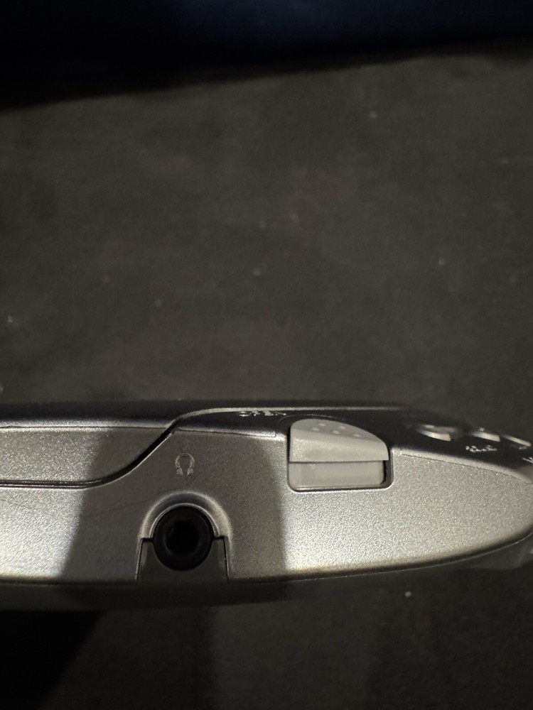 Sony CD Walkman D-F20 (READ DESCRIPTION)