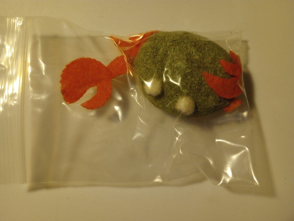 NIB Crab Cat Toy bundle Interactive electronic USB Rechargeable + plush + catnip