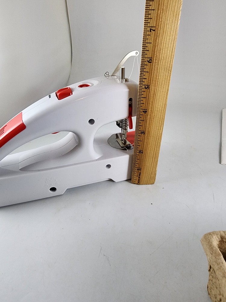 Singer Stitch Quick + Two Thread Hand Held Mending Machine White