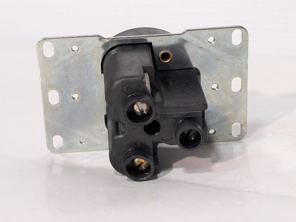 Arrow Hart 5716N Receptacle