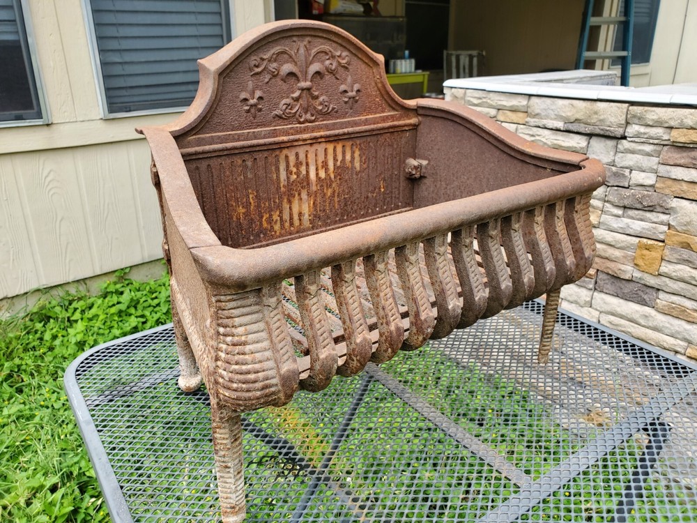 VINTAGE BEAUTIFUL CAST IRON FLEUR DE LIS FIREPLACE LOG INSERT