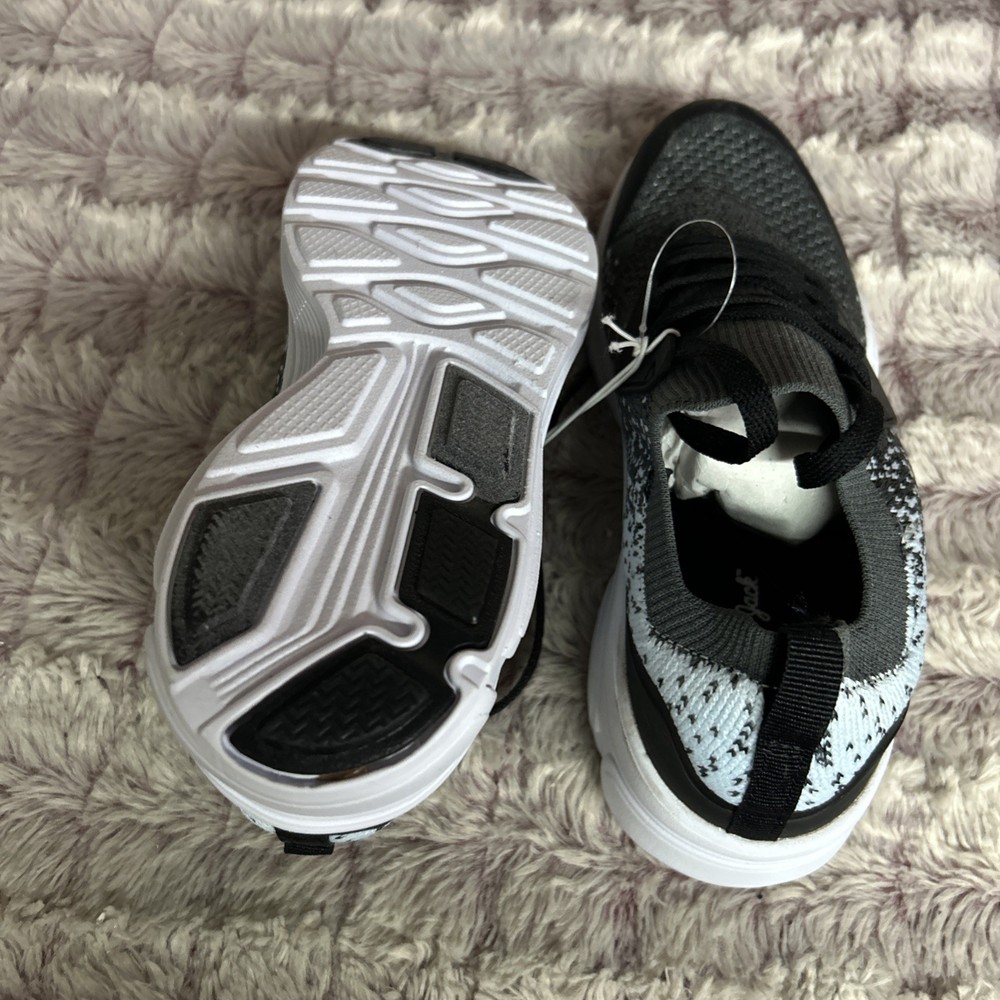 New Cat & Jack Boy Sneaker Size 5