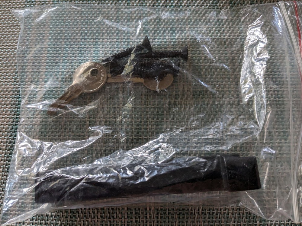 GATE LATCH FOR POST OR METAL RAILS