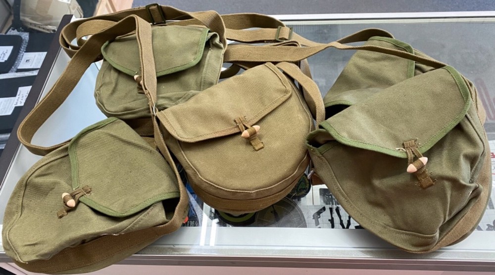 ** SOVIET ERA CHINESE MILITARY 1-CELL DRUM POUCH SOVIET COLD WAR ERA- -