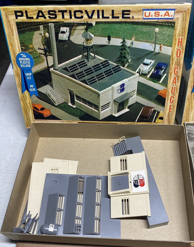 Group of 8-Train Accessory Buildings Boxes Open Close-Out Item Pre-Owned