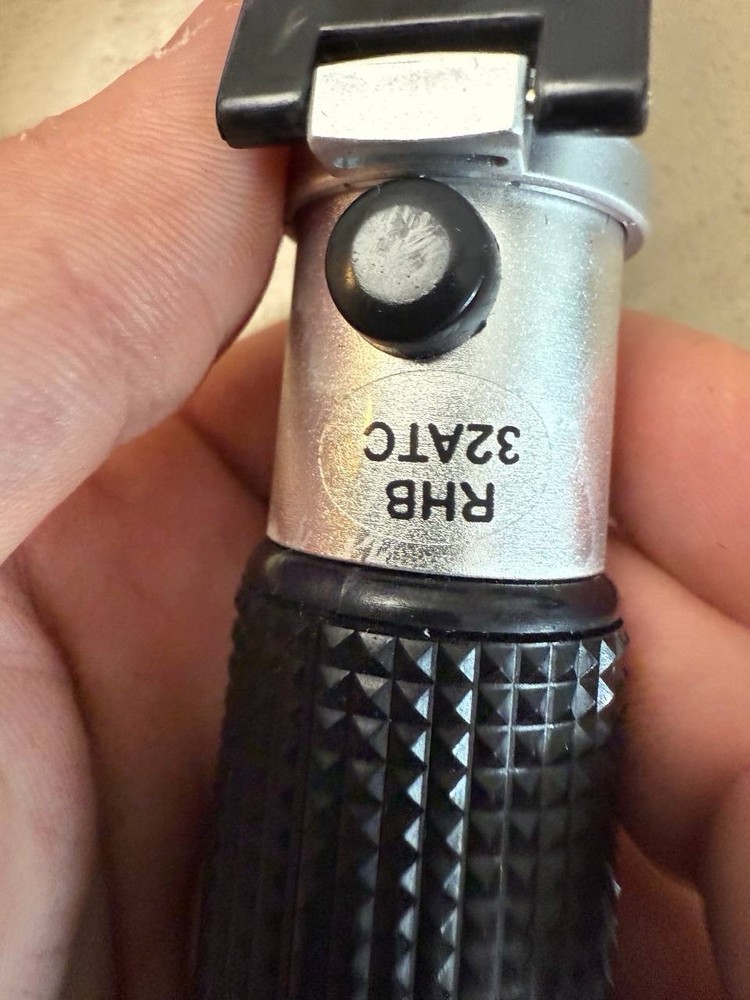 RHB-32ATC Handheld Refractometer with ATC 0–32%