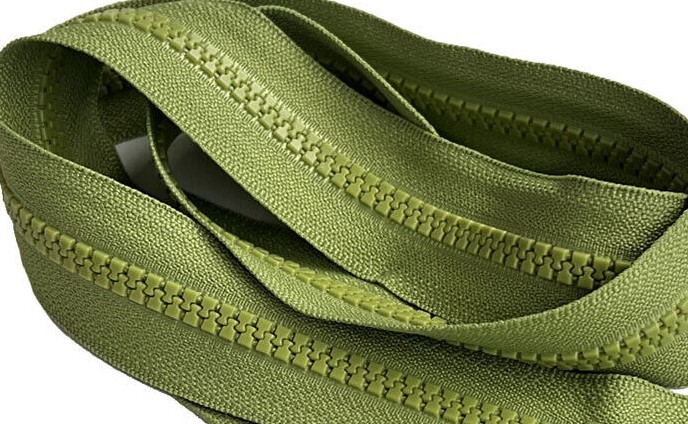 1pc 9 Inch YKK #5 Molded Plastic Reversible Jacket Zipper Separating