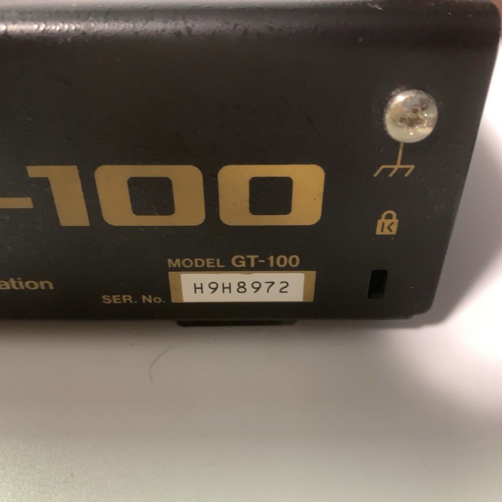 BOSS GT-100 Multi-Effects Guitar Processor – COSM Amp Modeling / USB / Looper