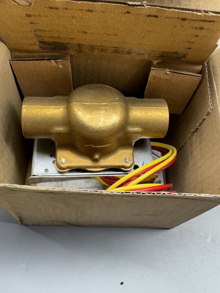 Honeywell Home Motorized Valve model V8043E1012