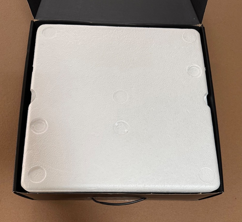 Native Instruments Maschine MK3 With Original Box - Software Transfer Avaliable