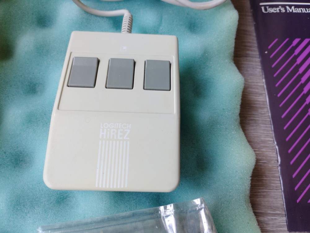 Logitech HiREZ Mouse - NOS Display