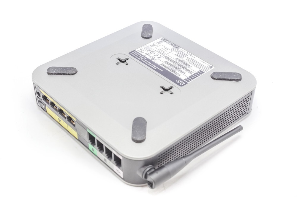 Cisco Model SRP500 Series Services Ready Platforms SRP527W-U-E-K9 V01