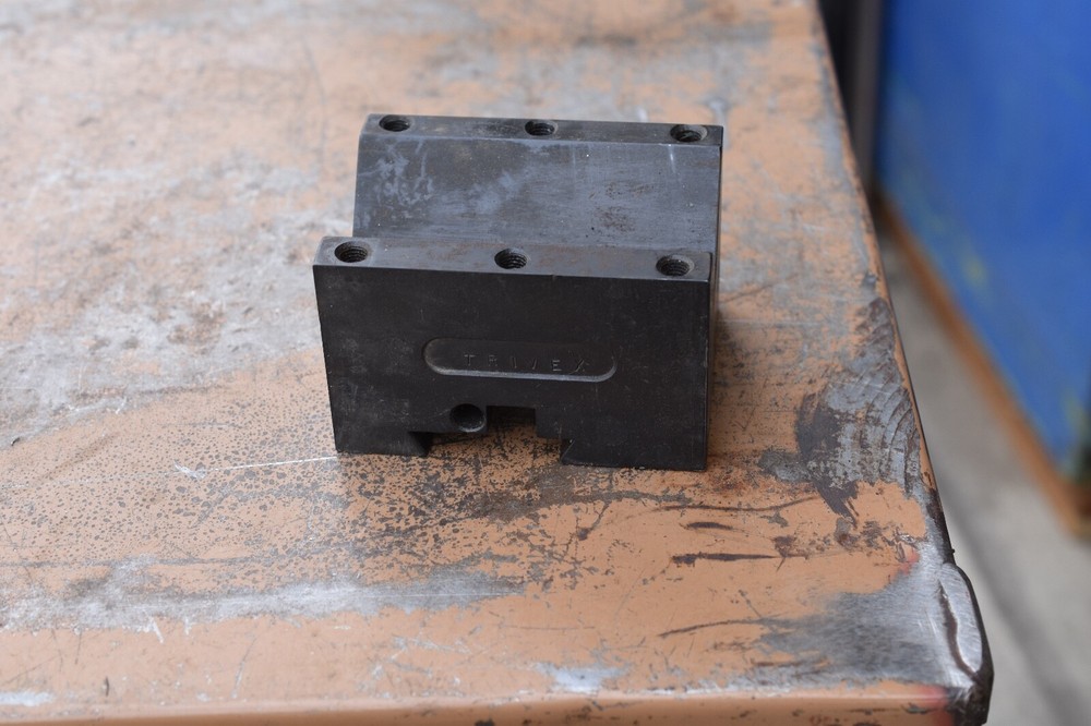 Trivex V shape lathe tool holder