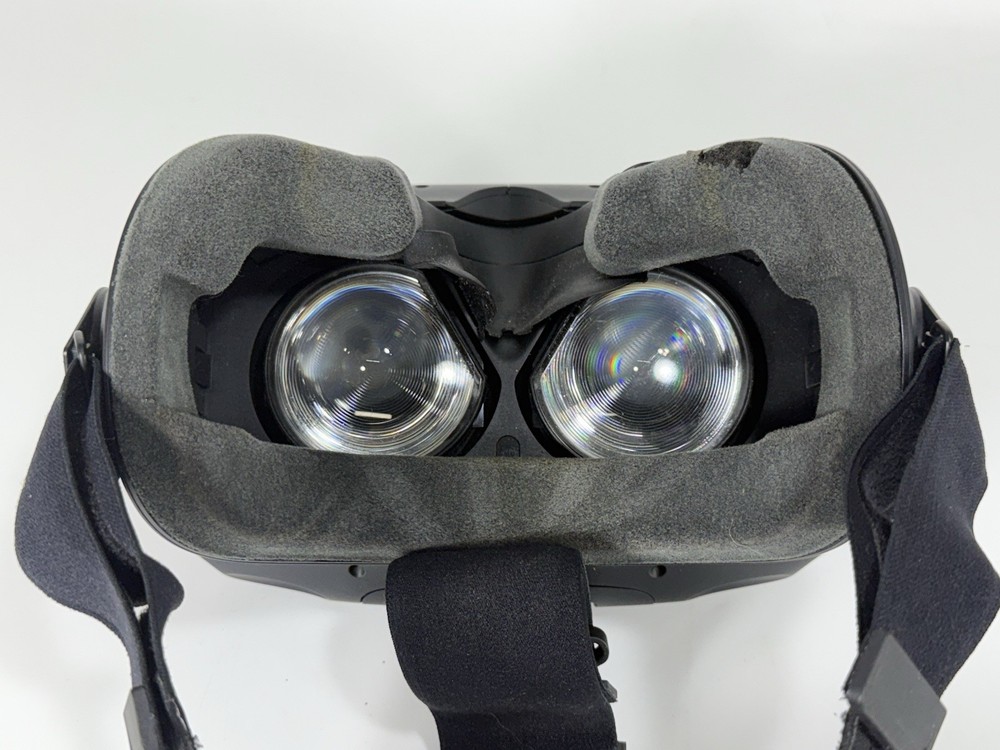 HTC Vive Virtual Reality System Bundle with Controllers - Missing Link Box