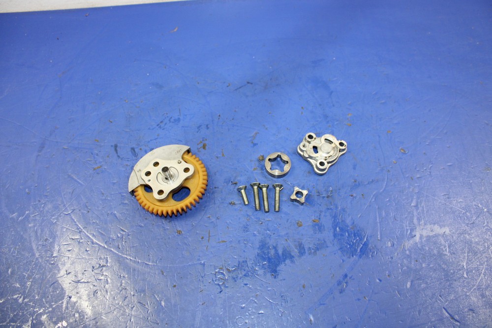 1982 YAMAHA XT200 XT 200 ENGINE MOTOR OIL PUMP