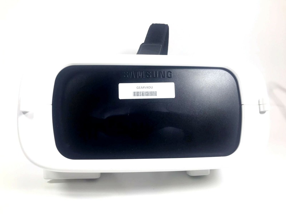 Samsung Gear SM-R322 Virtual Reality Headset Powered by Oculus w/Protective Case