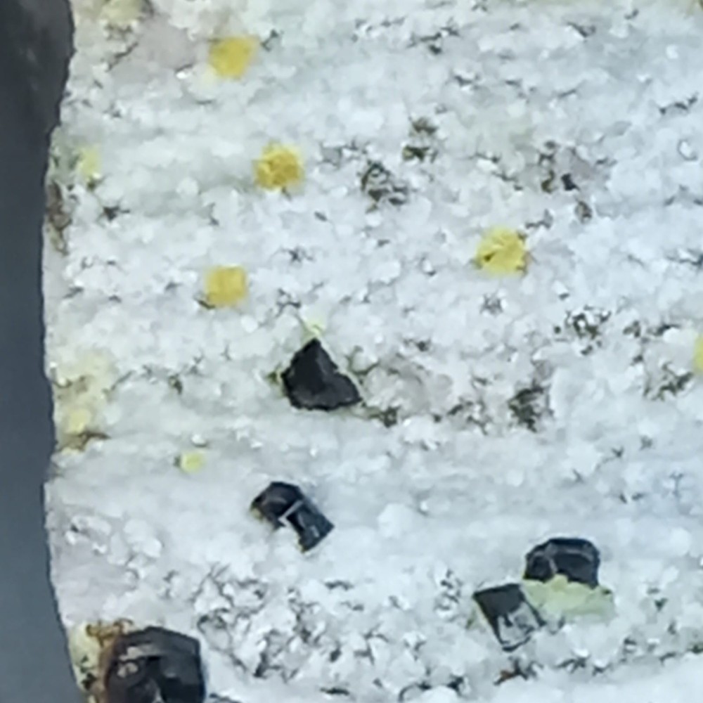 Osumilite, Tridimite
