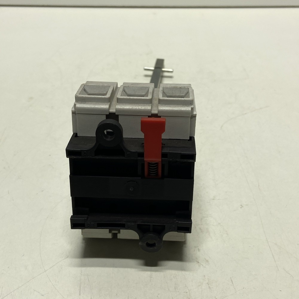 SCHNEIDER ELECTRIC IEC/EN 60947-3 DISCONNECT SWITCH