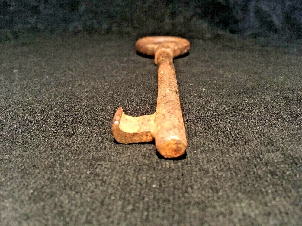 Antique Iron Skeleton Key