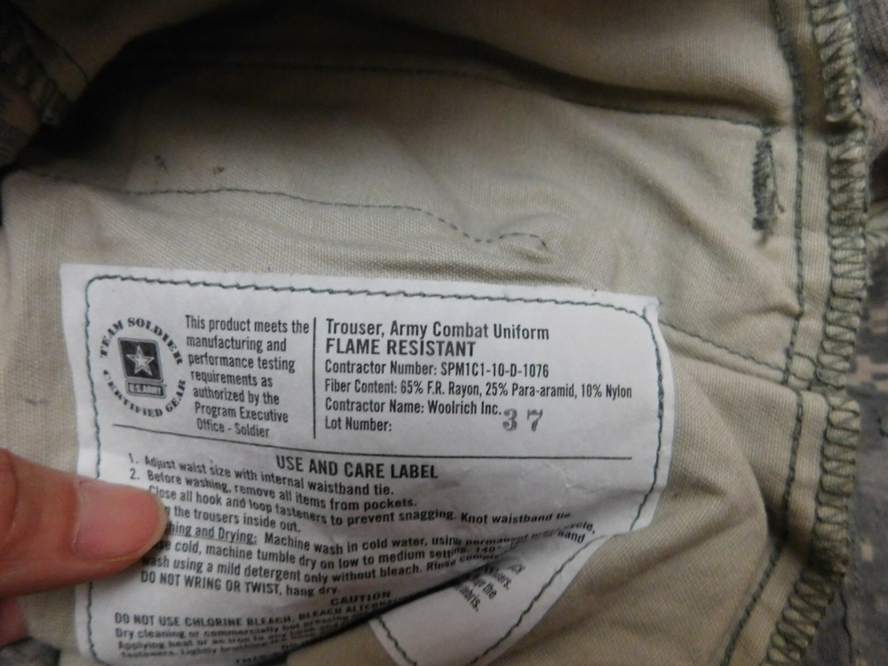 US ARMY FLAME RESISTANT ACU PANTS SIZE MEDIUM - REGULAR