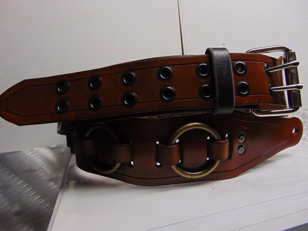 LEATHER SPIKED & STUDDED BROWN GUITAR STRAP (MDLS0195)..... VANDERHOOF