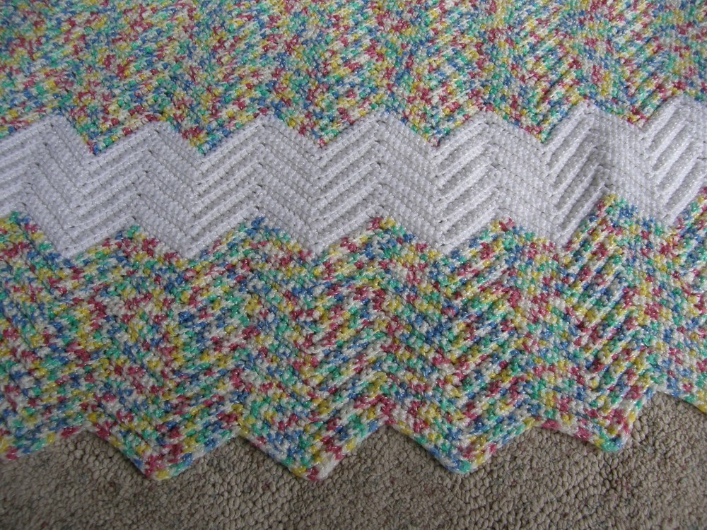 3342) Crochet Aphgan Throw White & Multi Color Chevron Pattern Handmade Used