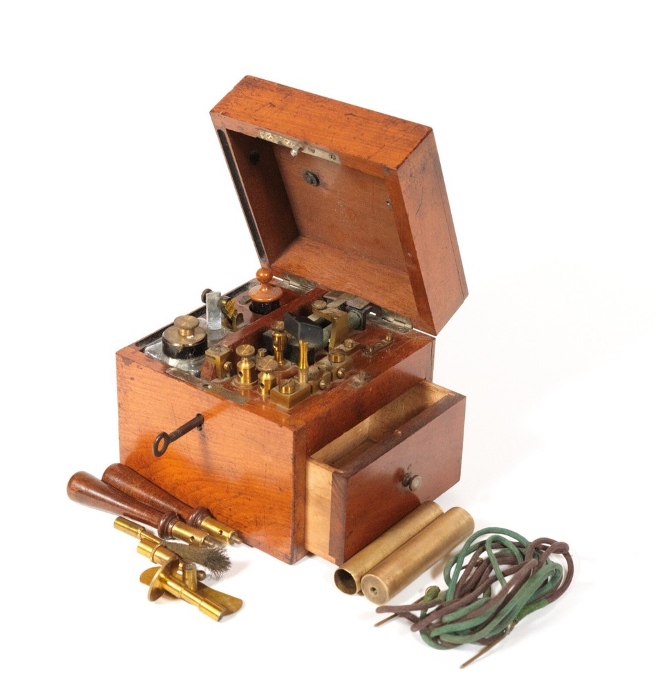 Tiny 1890's Electric Shock Set w/Glass Battery Attributed to Dr.  Glauert * Exc.