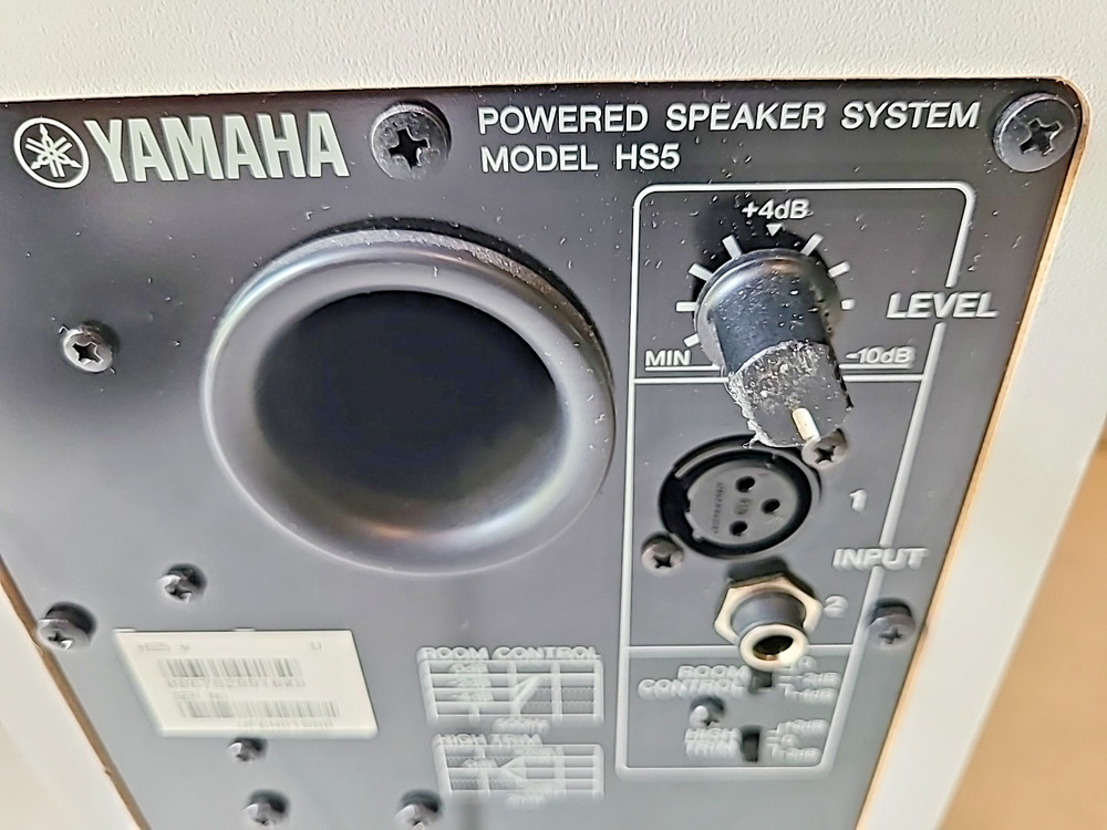 Yamaha HS5 Powered Speaker System, Studio Monitor ( White).